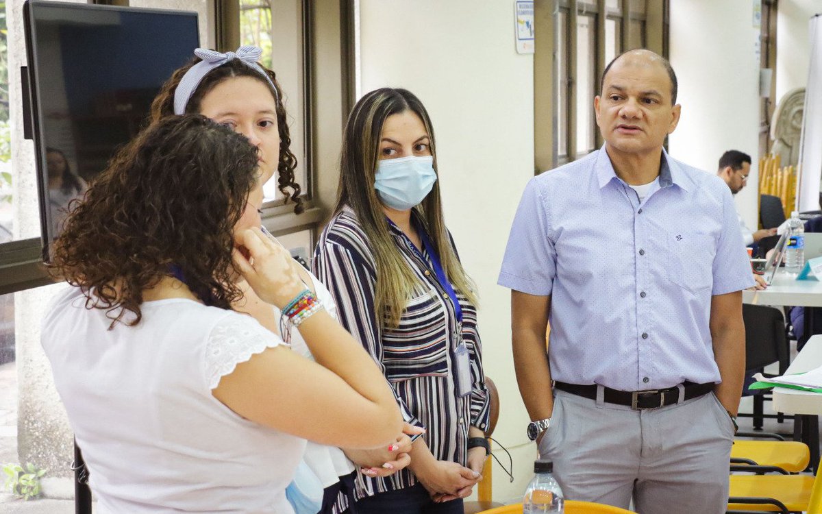 Luis_AMartinezS's tweet photo. En Neiva apoyando la concertación entre las EPS y la Red Hospitalaria del Huila.
Se require garantizar la continuidad del cuidado de las personas trasladadas y el flujo de recursos . https://t.co/xRmm8JhgzE