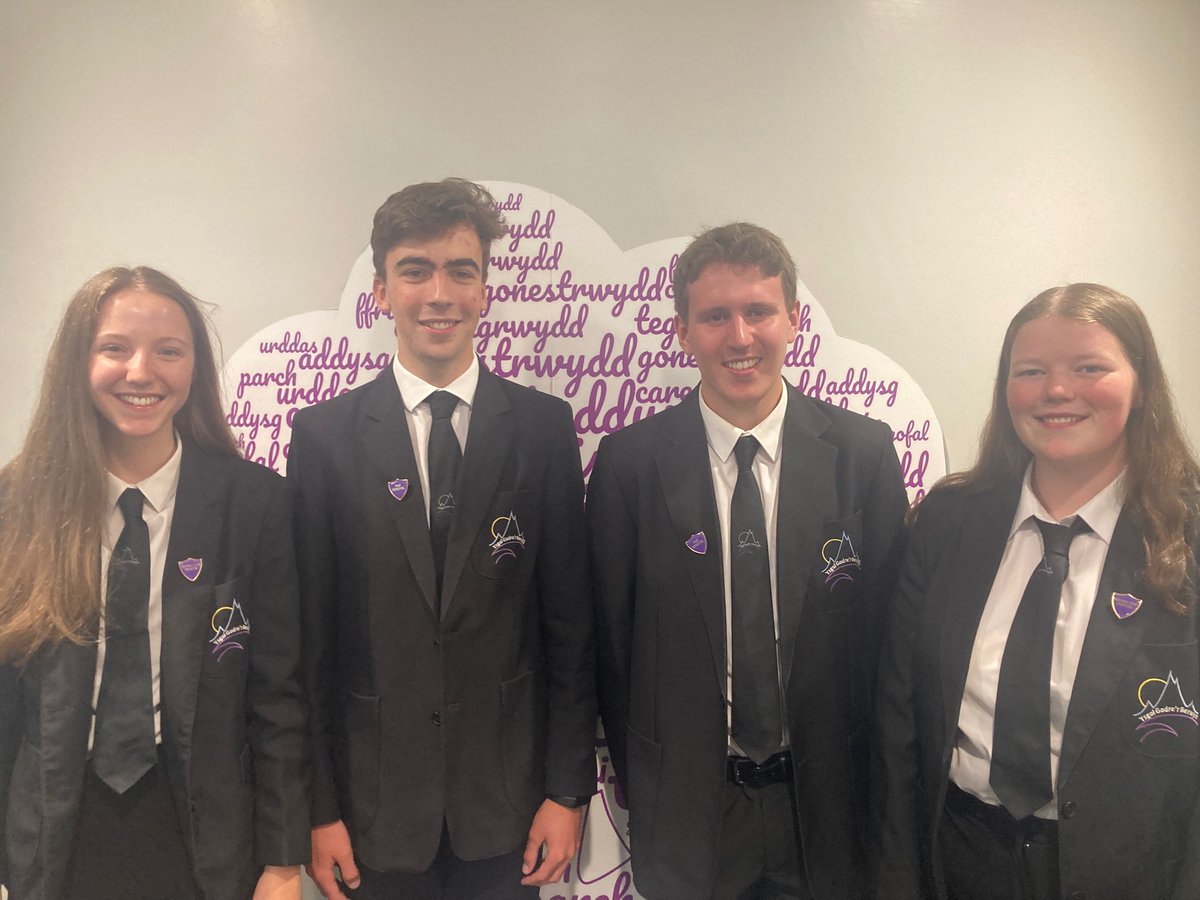 Llongyfarchiadau i Gruffudd ab Owain a Theo Jones- ein Prif Ddisgyblion am eleni a’u Dirprwyon Swyn Huws ac Erin Jones. Congratulations to our newly elected Head Pupils and Deputies. <a href="/Godrer_Berwyn/">Ysgol Godre’r Berwyn</a>