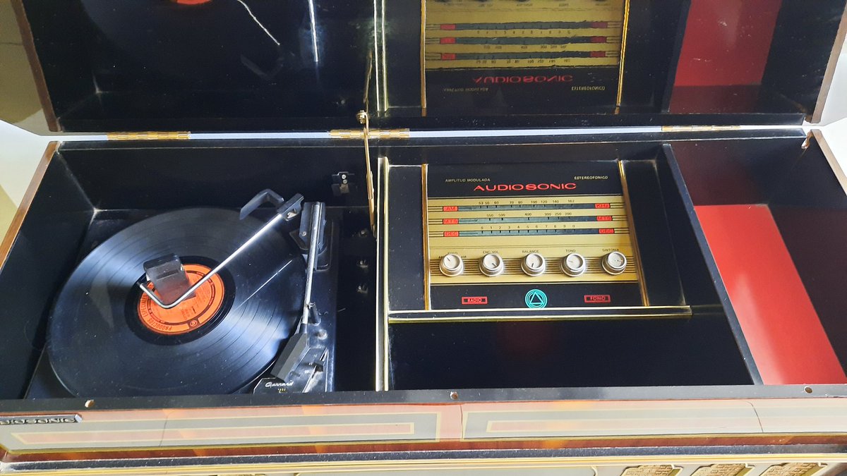 JUANP_DELEON's tweet photo. Me encontré este tesoro en #ExaRadio en #Culiacán https://t.co/Eotg2XcaTT