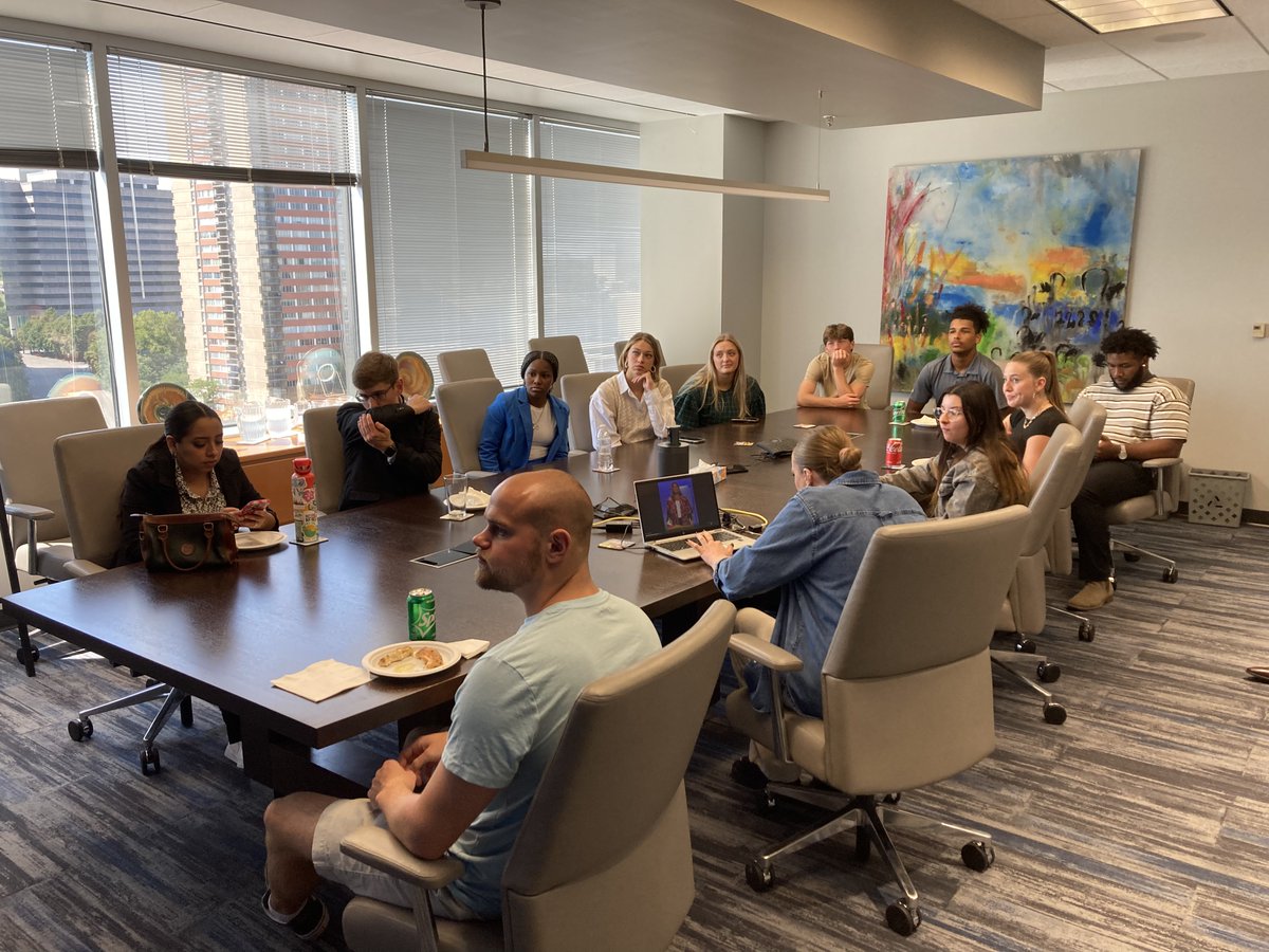 HoopsHoopsj's tweet photo. Thank you @Fleishman and @MandyLevings for hosting our Media Writing class today @williamjewell #COM333 https://t.co/y6SC2VvfX9