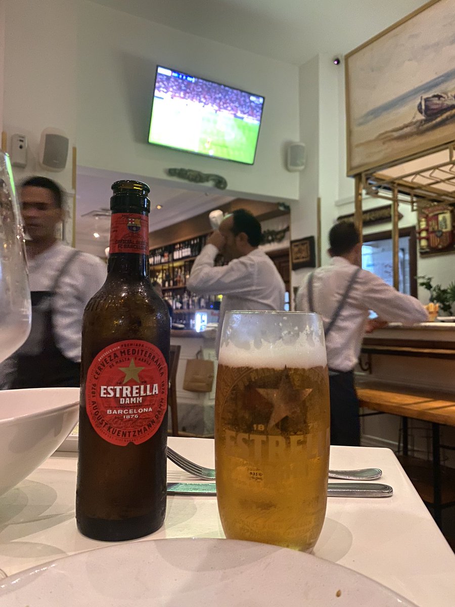 oriolarque20's tweet photo. #frac1 veient el Barça a Casablanca des de Casa Jose i escoltant @FCBRAC1 per l’iphone https://t.co/PtUTmxz9zc