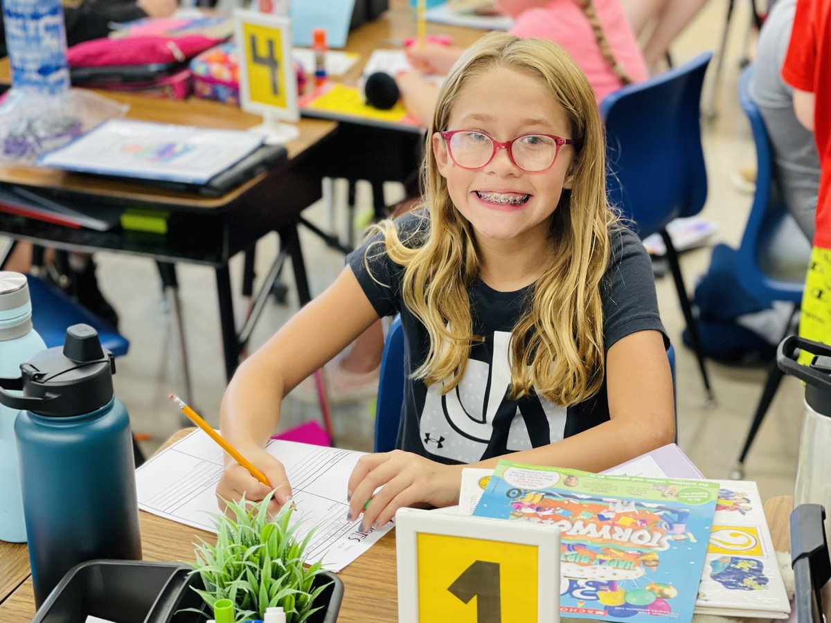 teachwithrich's tweet photo. Rotations time!  Students are researching what schools look like for fourth graders around the world and writing about their findings, learning about the history of jeans &amp; sneakers in @Scholastic, and creating visual sketchnotes for their vocabulary words! @WestCler #WCconnects https://t.co/Y4NV6q850F
