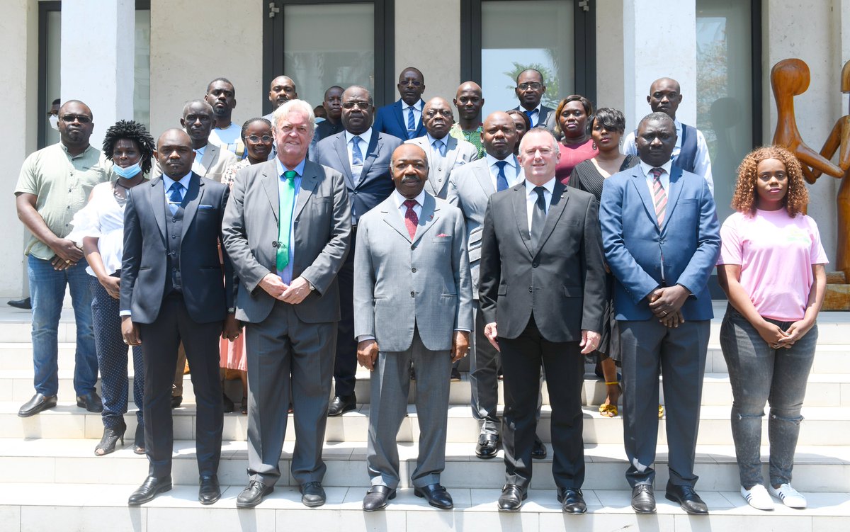 Le <a href="/PresidentABO/">Ali Bongo Ondimba</a>  a effectué ce jour une visite au Musée National des Arts, Rites et Traditions du Gabon en présence des membres du gouvernement et artistes nationaux.

🔗 Lien du communiqué de presse : presidence.ga/le-president-d…
📸 cutt.ly/tCNWGiT