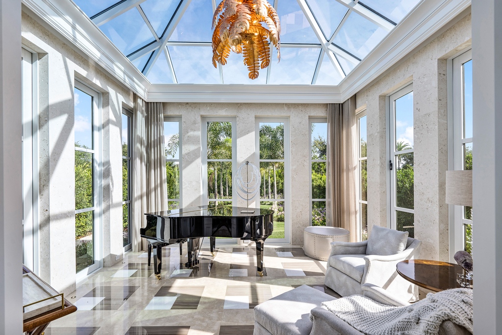 uniquehomeslux's tweet photo. The #Hamptons Meets #Delray Beach! This fully furnished #custom #Estate is in one of South Florida’s newest and most #prestigious gated communities. https://t.co/reoG7d7X0w
-Delray Beach, #FL
-6 Beds, 7.2 Baths
Presented by Julie Jones | 954.328.3665 #delraybeach #floridarealty https://t.co/pAA88i8tv4
