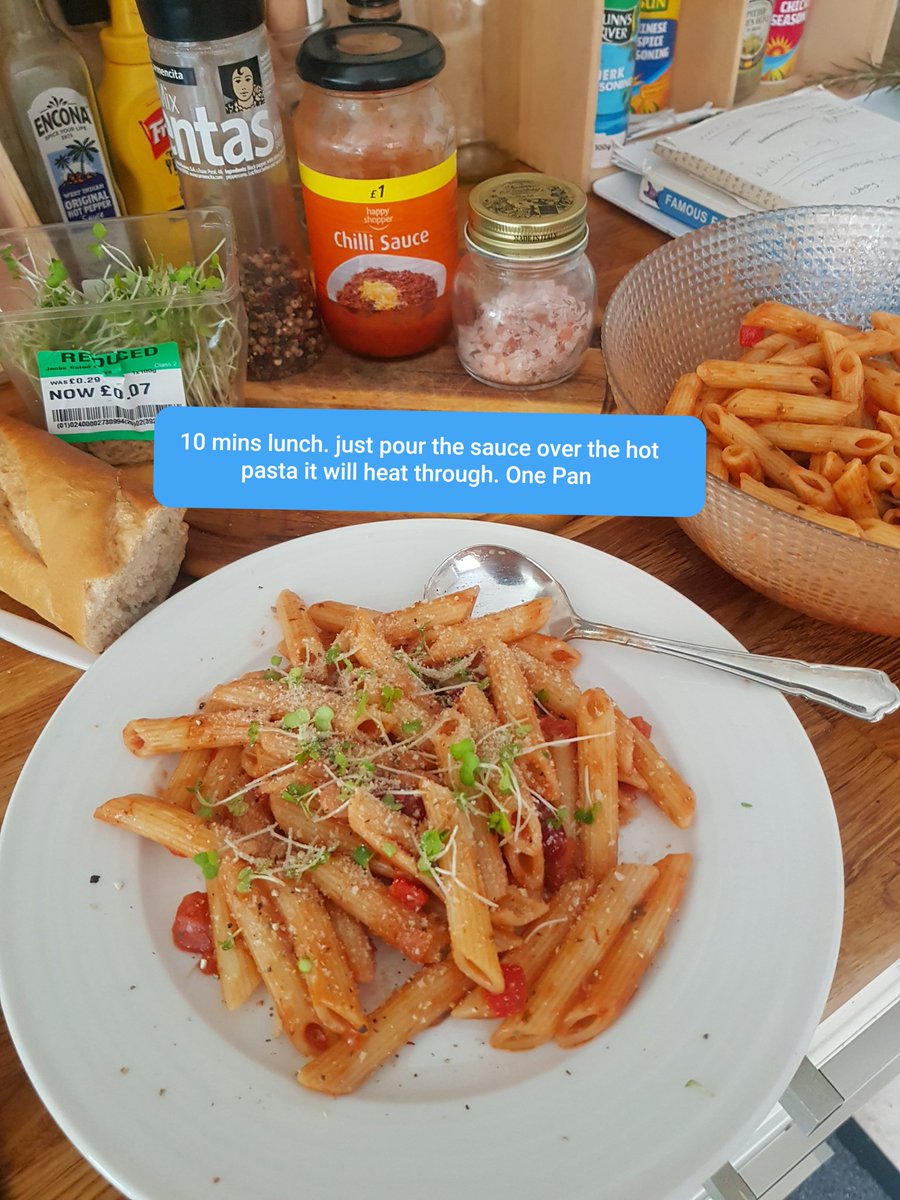 thegastronomes's tweet photo. As this was 10 min lunch. Its now dinner. Food for even those of you who say you cant #cook. #heatandeat. This is all from #FoodBank or #community fridge. Or #pocketmoney hence my name #pocketchef https://t.co/V3VRnA4oPP