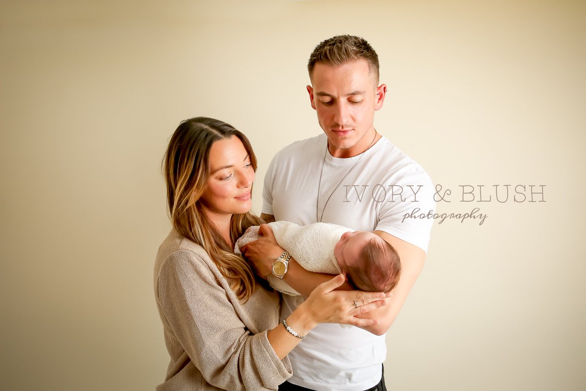 Brand new Mummy & Daddy with baby Hugo 💙💙 #newbornphotography #newbornbaby #familyportrait #ivoryandblushphotography