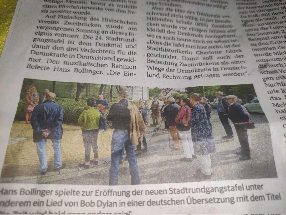3.)Im März 1933 wurde das Denkmal zerstört. Fast 90 Jahre später wäre es sinnvoller an die im März stattfindende Bombardierung der eigenen Stadt zu gedenken anstatt eine Gedenktafel für ein Denkmal das im März zusammengebröckelt ist.
#😂😂😂
#Zweibrückenistnichtbunt