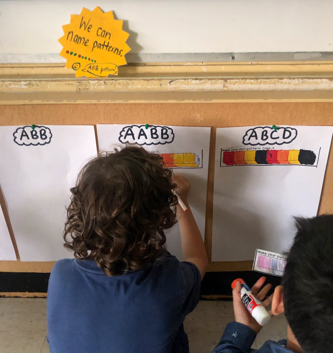 MsSinclair_Ed's tweet photo. We’ve been working on patterning! Yesterday we started building & drawing patterns. Today, our goal was to name the patterns we had made. #CheckOutOurLearning #Patterning #MiniMathmaticians https://t.co/qQtFXst1wk