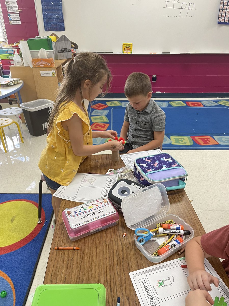 Ms_Neals_class's tweet image. We had a blast with our STEM challenge! Keeping our apples from the Wicked Queen!