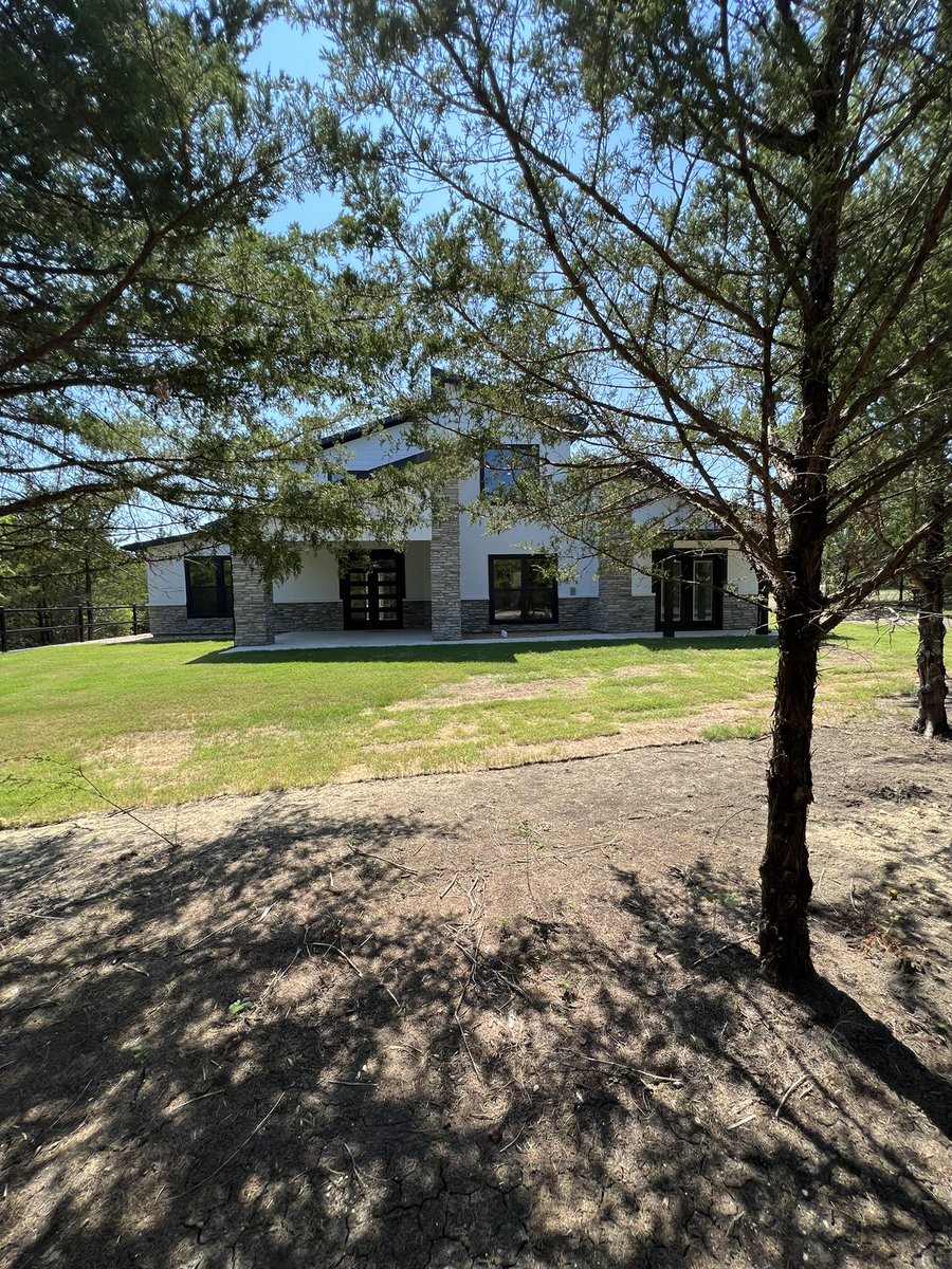 benwegmann's tweet photo. Brand new modern living with over 3,100 sqft on 1.8+ acres for $690,000 🤠 https://t.co/9GO8NNxIeJ