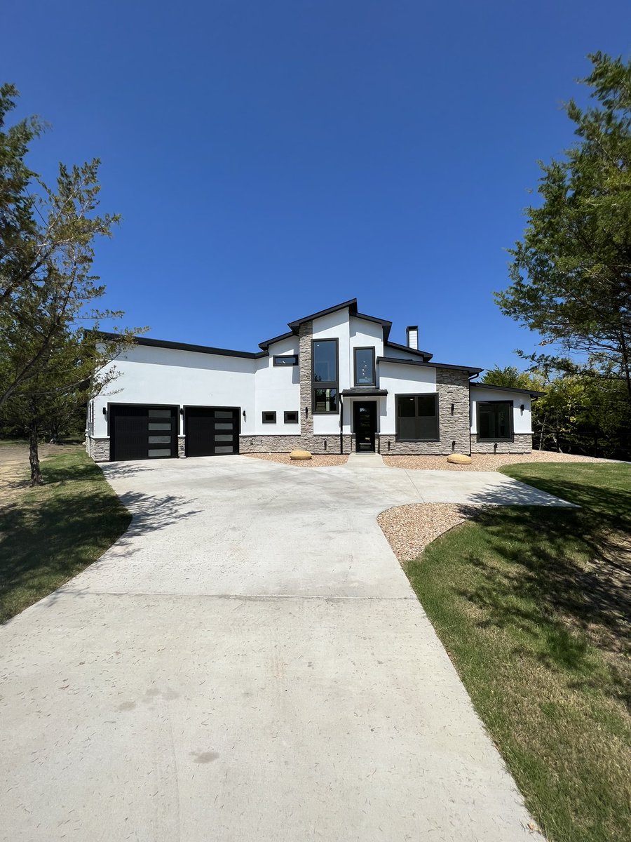 benwegmann's tweet photo. Brand new modern living with over 3,100 sqft on 1.8+ acres for $690,000 🤠 https://t.co/9GO8NNxIeJ