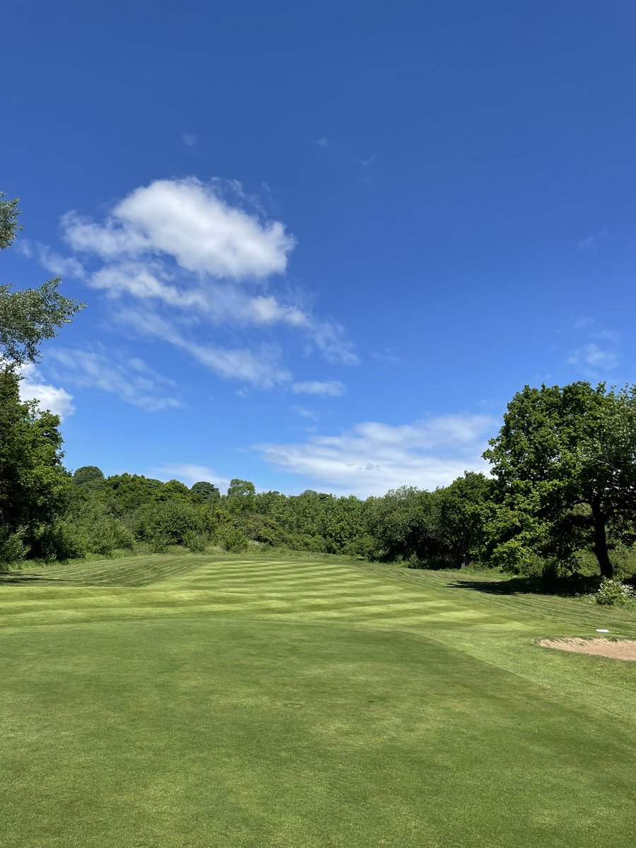 It is International Thank a Greenkeeper Day to recognise golf course management professionals especially after one of the driest years on record! ☀️