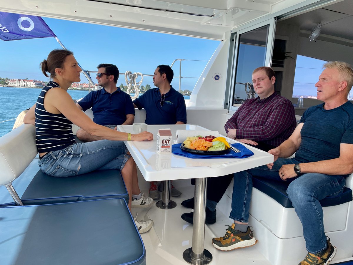 CutTheNozzle's tweet photo. San Diego weather returned for our boat trip on Sunwater Marine hybrid solar/electric catamaran Ramblin' Rose, with @Oceanvolt_Ltd electric propulsion. @SunwaterM Pres. James Richmond, @bobbyllew @helenczerski and yours truly #FullyChargedLIVEUS https://t.co/kWGoVz0MrA