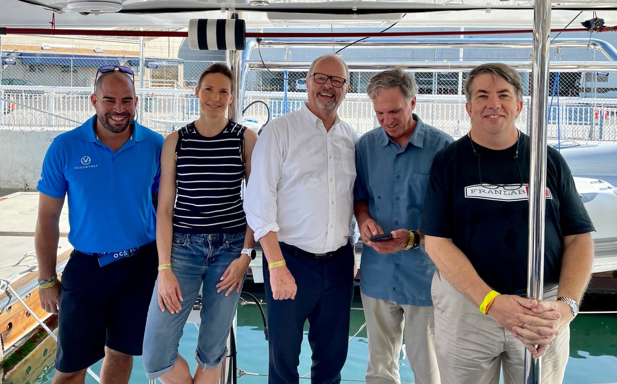 CutTheNozzle's tweet photo. San Diego weather returned for our boat trip on Sunwater Marine hybrid solar/electric catamaran Ramblin' Rose, with @Oceanvolt_Ltd electric propulsion. @SunwaterM Pres. James Richmond, @bobbyllew @helenczerski and yours truly #FullyChargedLIVEUS https://t.co/kWGoVz0MrA