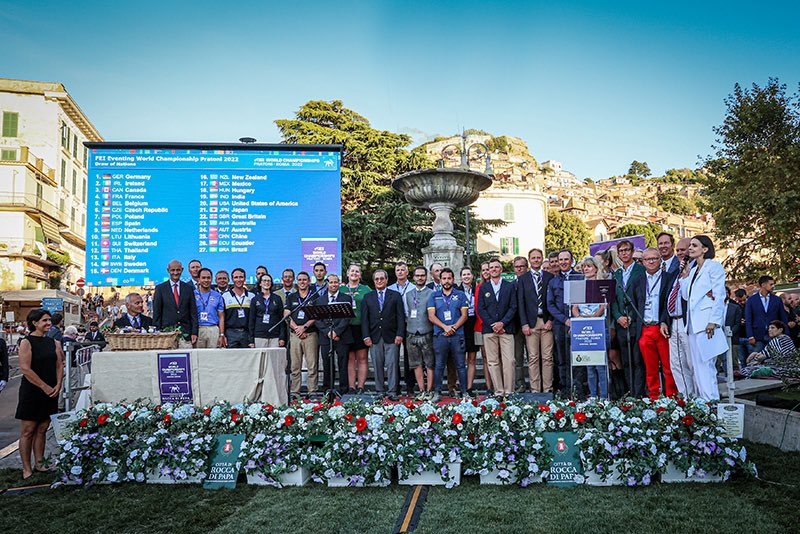Sportequestri's tweet image. FEI World Championships Pratoni - Roma 2022 : l’ordine di partenza delle ventisette nazioni in gara 🐎👇🏻

fise.it/pratoni-2022/1…

Grande copertura televisiva 📺 prevista per 🌏l’evento:  fise.it/pratoni-2022/1…