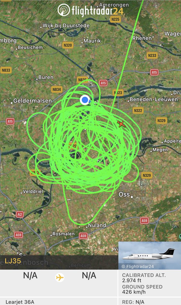 Wat gebeurt hier nou? Learjet zonder registratie vliegt ettelijke rondjes boven de regio #tiel #geheimzinnig #flightradar24 #learjet #lekkermilieuvriendelijk