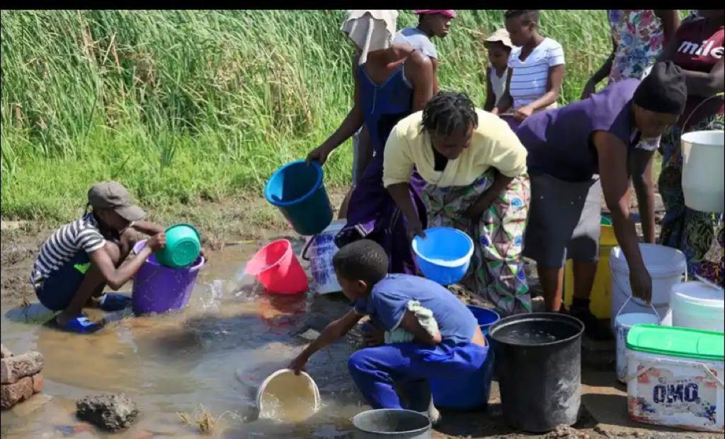 esaczim's tweet photo. Residents scramble for multi purpose Water in Harare from an unsafe water source risking their lives from Waterborne diseases. #esaczw #esac #watercrises #zimbabwe @water @water @zinwawater @YaleE360 @Green_Europe @ecosystem @EnvirForUPSC @EnvirForUPSC https://t.co/sxcRzFiKQl