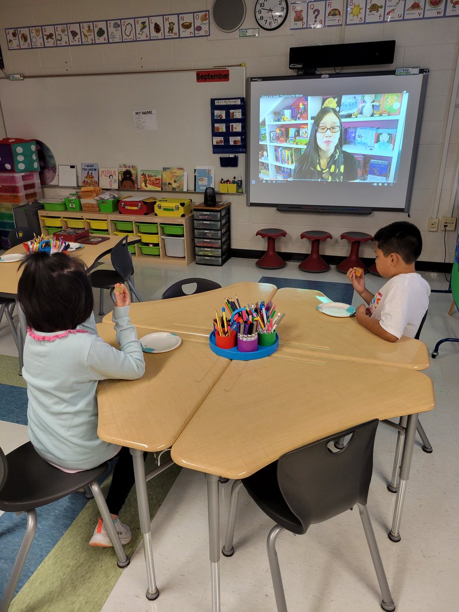 gillESOLedu's tweet photo. When it is the Mid-Autumn Festival, you have to eat moon cakes while listening to Grace Lin read her book, "Thanking the Moon: Celebrating the Mid-Autumn Moon Festival".@WhiteKnollElem #Lex1ESOL https://t.co/6mYlRbrwWJ