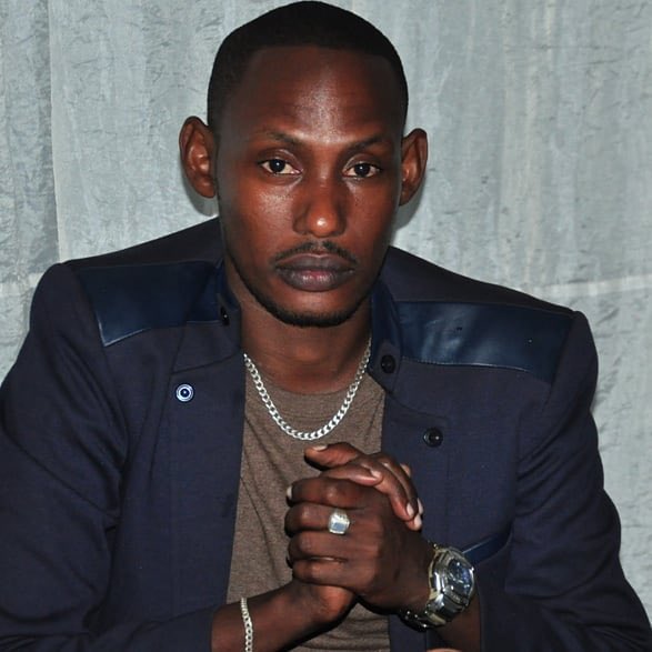 gadoo_Online_Tv's tweet photo. Ubundi utugambo twose mwivugisha muzamenya ko arubusutwa muhuye n'uyumugabo, nukuri abanyamakuru s'abantu uziko azimye neza neza https://t.co/0Uk7g8FuRw