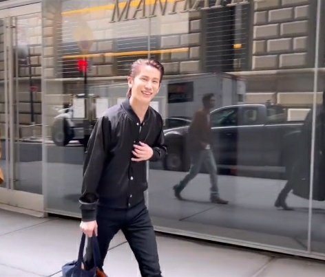 shoheipicsss's tweet photo. He is smiling again 😭💘

SHOHEI'S FIRST RUNWAY 
#SHOHEIatNYFW 
#PeterDoSS23 https://t.co/8vA1b7mNdZ