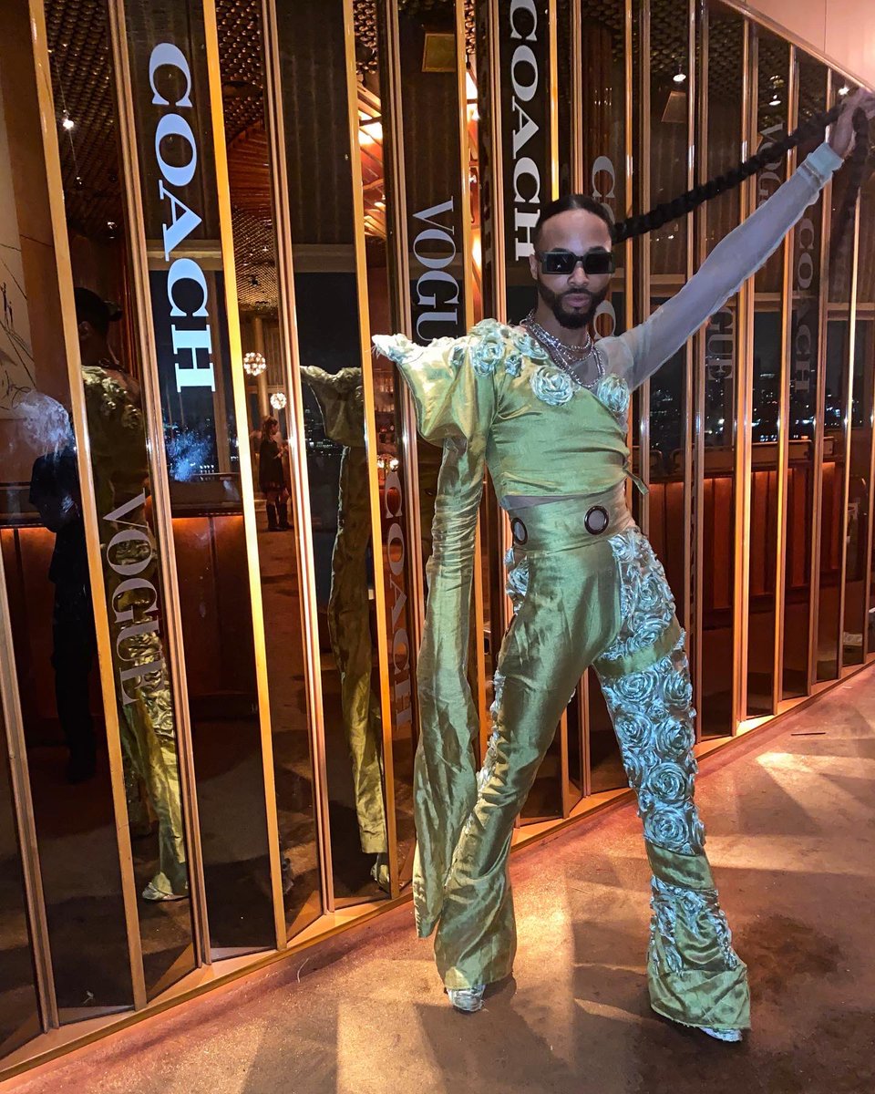 AddictedMarcos's tweet photo. Perfection Is a Thousand Mistakes Behind Curtainsโฆ Curtains Closed ๐
COACH x VOGUE WORLD NYFW AfterParty ๐ชก
Designer: @addictedbymarcos (made from curtains ๐ชก)
Once You See Results You Become Addicted ๐ฅ
#nyfw #addictedbymarcos #nydesigner #curtains #upscale #vogue #coach https://t.co/OghgLlerkI