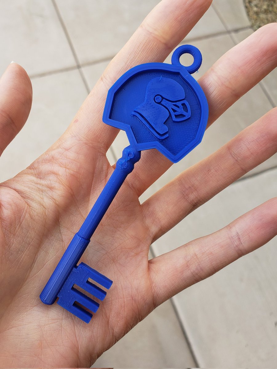 TheShadowsAlly's tweet photo. Learning how to 3D print! Had to use something nerdy for my test run... ⛱ https://t.co/dkKXvmV9PW