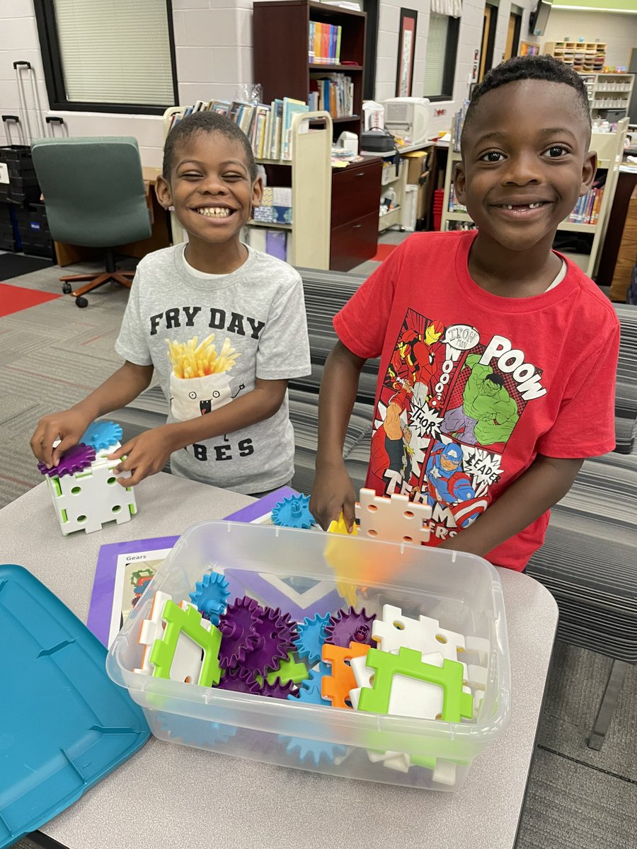 MrsEngel1st's tweet photo. Lots of fun in the hub today! #HECSmagic https://t.co/ZU3RuAUz9P
