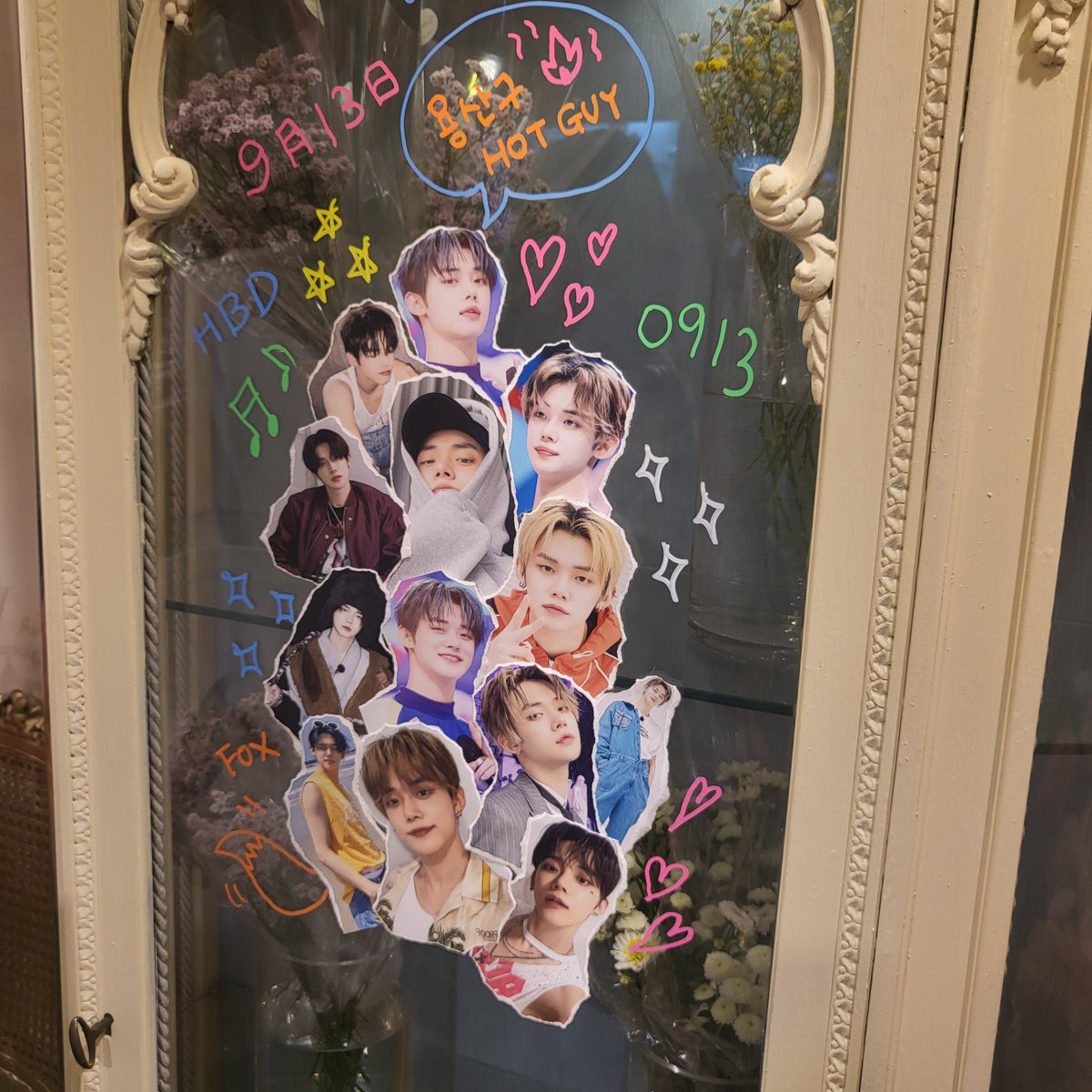 tb2189's tweet photo. ❣️Vivace75
#꽃만같은너와나의시간
비바체 입장하기까지 엄청 기다렸지만 그 시간이 아깝지 않을만큼 보람이 카페 내부거 아담하고 예쁘게 꾸며놓아서 넘  좋았어욤!! 연준이사진 셀렉도 너무 예쁘고 장미꽃고 넘 포장 잘해주셔서 잘보관하고 있답니다>3<
특전도 연준이 꽃같이 예쁘게 나와서😍 https://t.co/3O3ian0Whv