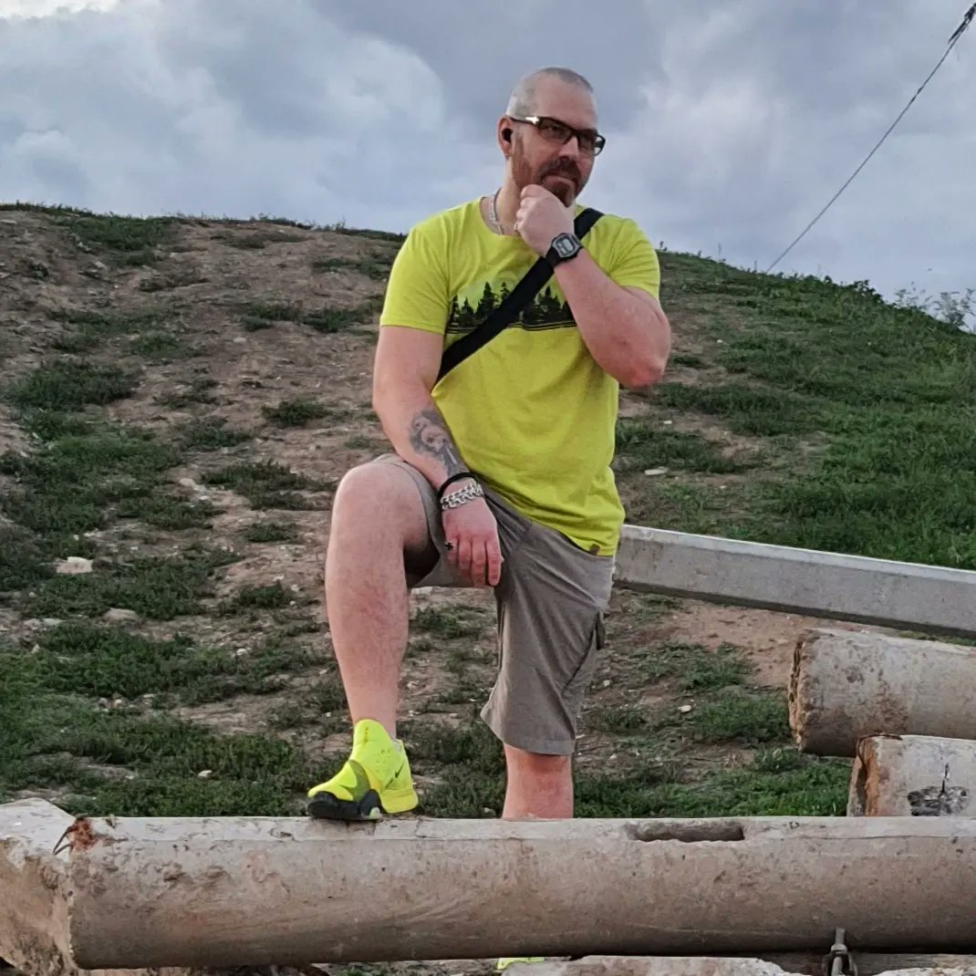 nikolas83gianni's tweet photo. #art #artist #digitalartist #digitalart #ilustrator #designer #traditionalartist #trueartist #hill #noteartist #sky #nikesuperrep #mckinley #limegreen #nike #silver #tattoo #scars #sonofstreet #streetkid #beard #staystrong #nikolass #nikolass83 #nikolass83gianni #srbija #serbia https://t.co/FFMJ5uly5o