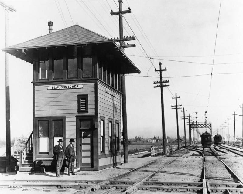 Forgotten_LA's tweet photo. The Watts line pulls into Slauson Station in 1902. Today, 120 years later, this is the site of LA Metro’s Slauson Station in Florence (on the A-Line)

via @MetroLibrary https://t.co/s7DrYWjcz8