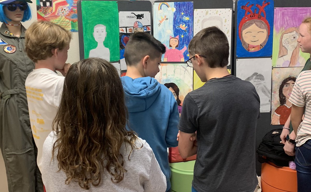 stanleyStyleGT's tweet photo. GATE students @MISDRiverValley participated in a gallery walk and art reflection. #GATEwideOPEN https://t.co/XsDIQajj3S