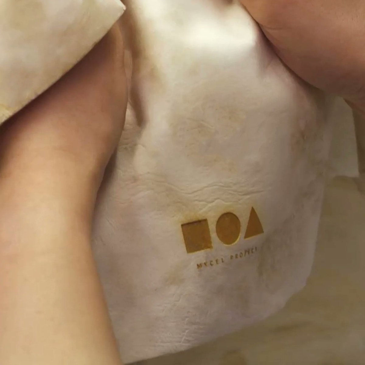 LeatherSchoolCh's tweet photo. Products made from fungal biotechnology include soft leather replacement, packaging materials, household goods, and even electrical circuit boards.
https://t.co/EHlov0Ivpk
#fungalbiotechnology #leatherreplacement #nationalgeographic https://t.co/hiVCZ7Rv1X
