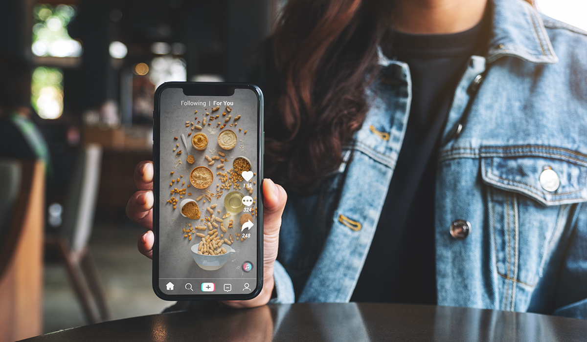 ArgylePR's tweet photo. We are celebrating #NationalPeanutDay with @gibsonm_, as she reflects on our team’s launch of the @PeanutsCanada TikTok account and the trend-based strategy that has led to our incredible growth on the platform! https://t.co/HJuziCnIfx https://t.co/r54ssZzhFI