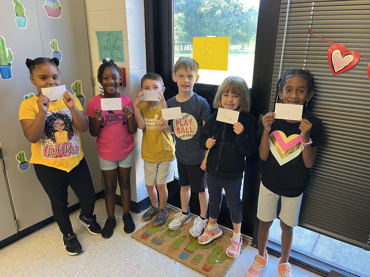 BoshersBlake's tweet photo. Last week in our Skills lesson we reviewed 3 ways to make the /k/ sound by first spelling a word that contained the /k/sound and then identifying which spelling was used. (‘c’-‘k’-‘ck’)  @OGEStigercubs https://t.co/Z2i7Ptw6Fj