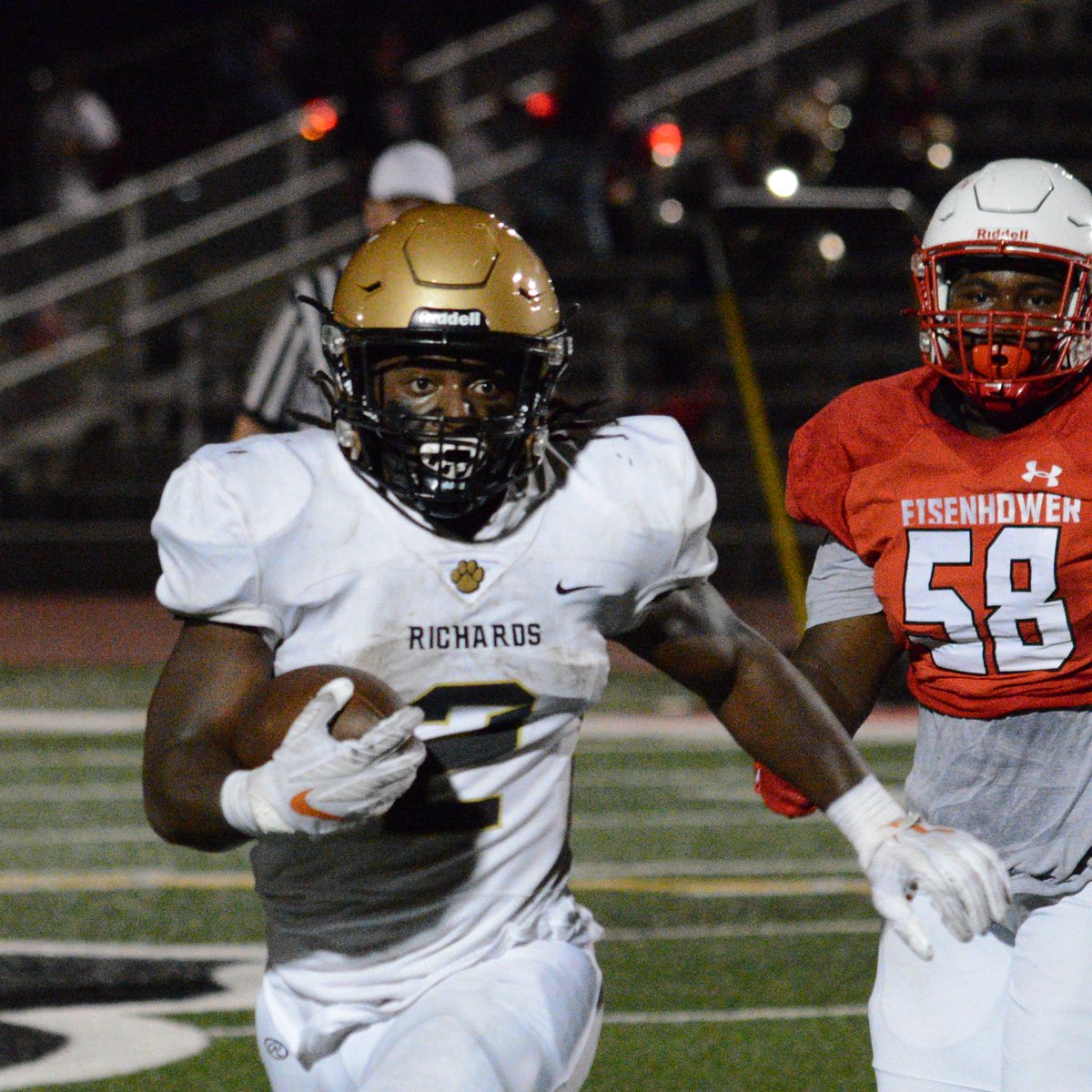 jasonmaholy's tweet photo. Senior RB Michael Maura scored 2 TDs and the Richards 'D' was the recipient of 6 turnovers in a 25-20 win over Eisenhower for the Bulldogs first win of 2022. @HLR_FOOTBALL  https://t.co/COfV8yx07n https://t.co/hqfjWiQxy4