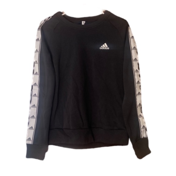 avery_coretta's tweet photo. So good I had to share! Check out all the items I'm loving on @Poshmarkapp from @theposhpassport @ijuciey #poshmark #fashion #style #shopmycloset #civilsociety #adidas #lillierubin: https://t.co/Hp4ZMBix6Q https://t.co/U65tRRehsp