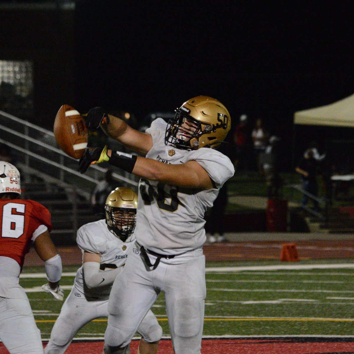 jasonmaholy's tweet photo. Senior RB Michael Maura scored 2 TDs and the Richards 'D' was the recipient of 6 turnovers in a 25-20 win over Eisenhower for the Bulldogs first win of 2022. @HLR_FOOTBALL  https://t.co/COfV8yx07n https://t.co/hqfjWiQxy4