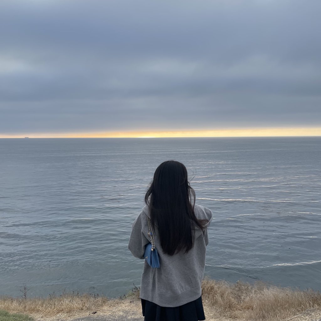 good morning, what a beautiful view of the horizon. I wish everyone a lovely day! 🤍🌷