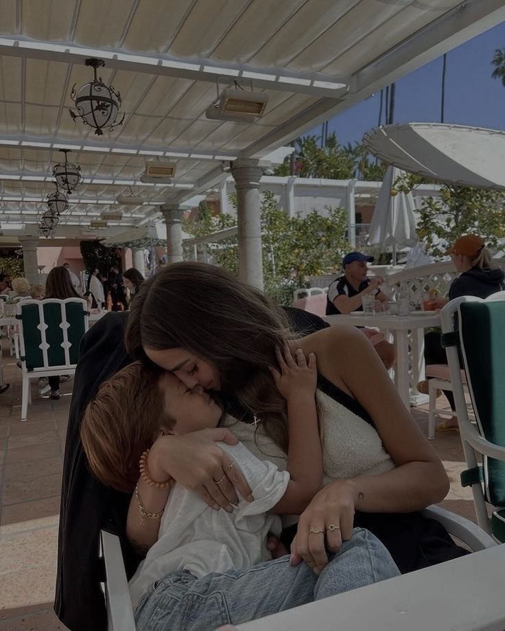 . @bffdocalvo feliz vida mamãe!!! espero do fundo do meu coração q seu dia tenha sido tão incrível quanto vc é! te amo muito obrigada por ter me escolhido