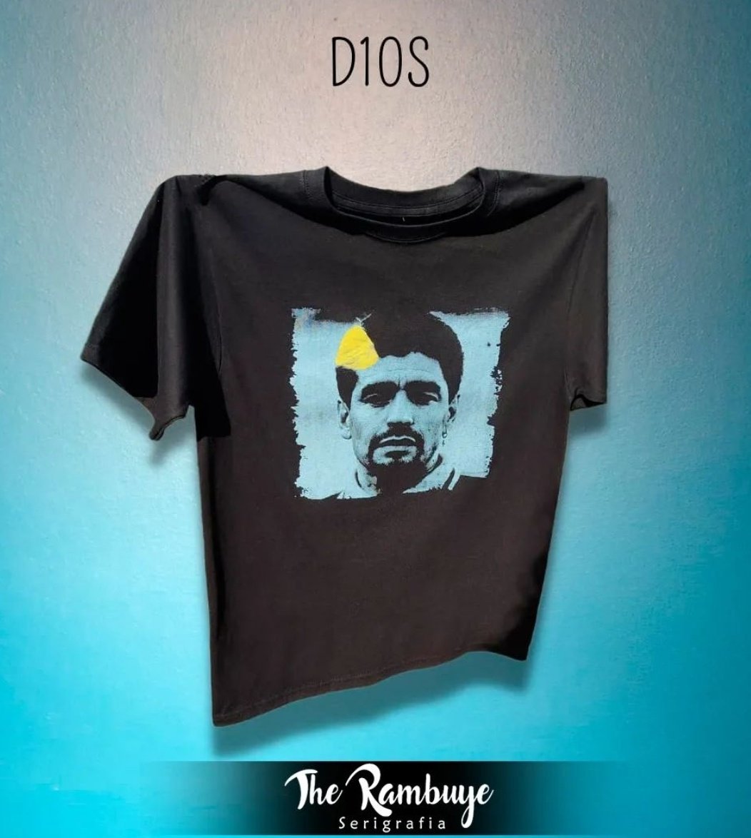 cabezamartini's tweet photo. 📍#SORTEO #sorteos Tremenda remera homenaje a #D10S de los amigos de @The_Rambuye. Cuando #Maradona volvió a @BocaJrsOficial el 07/10/1995 ante @ColonOficial. ¿Cómo salió el partido? 

Dale RT y seguime para participar. El viernes la sorteamos.

#DiegoMaradona 🇦🇷⚽🟦🟨 https://t.co/5SCVoNKVEw