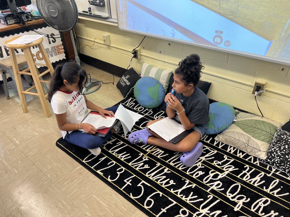 MsEmClark's tweet photo. As readers, 5B loves to share their curiosities and listen to their peers’ questions. @BaldwinUFSD #whatsbruininbaldwin https://t.co/s1wPW38o2k