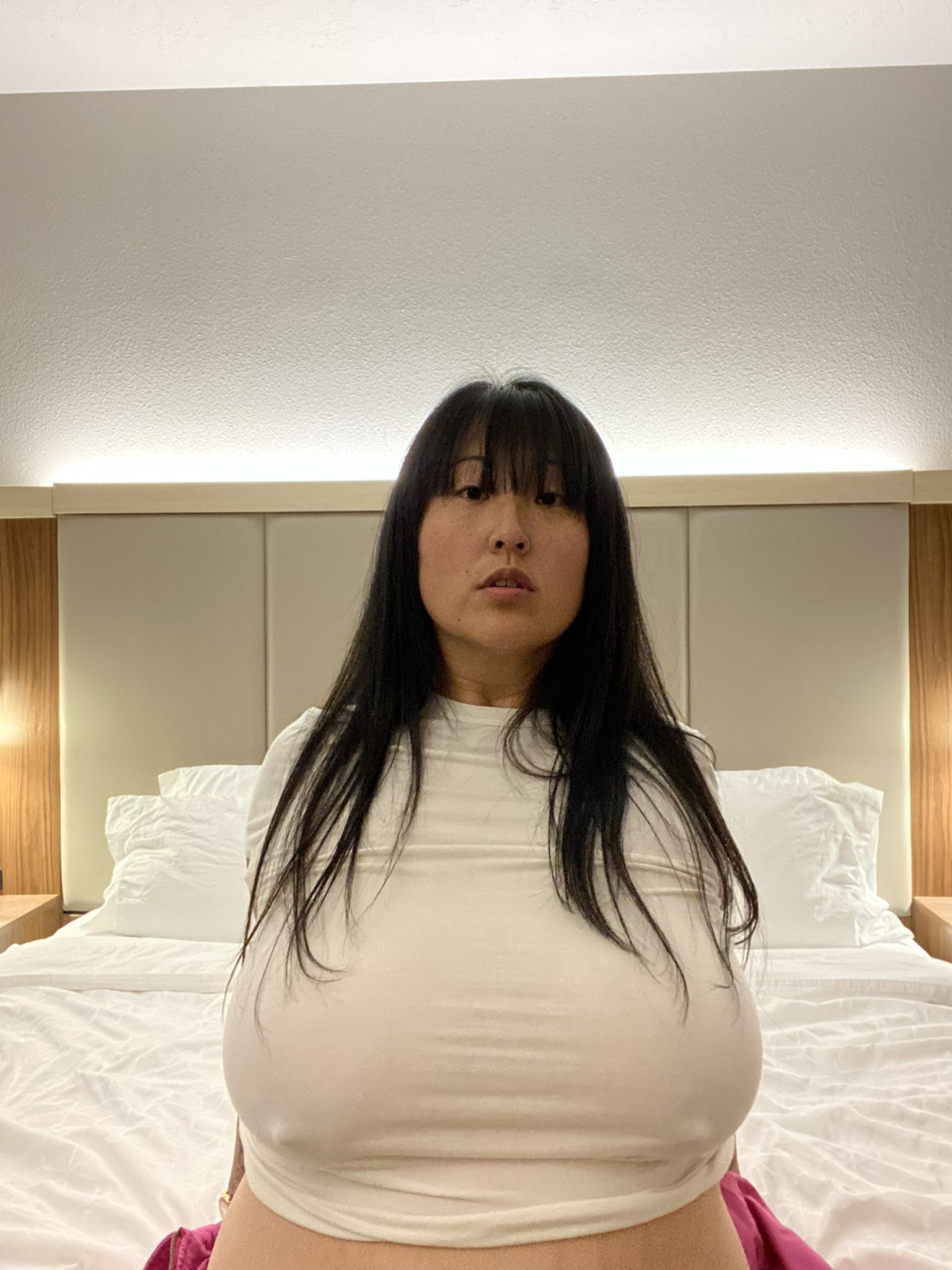 BeeBee K. 🐝 🐝 on Twitter: "Are MILF’s with big natural tits still a thing? 👉🏼👈🏼 Retweet if you