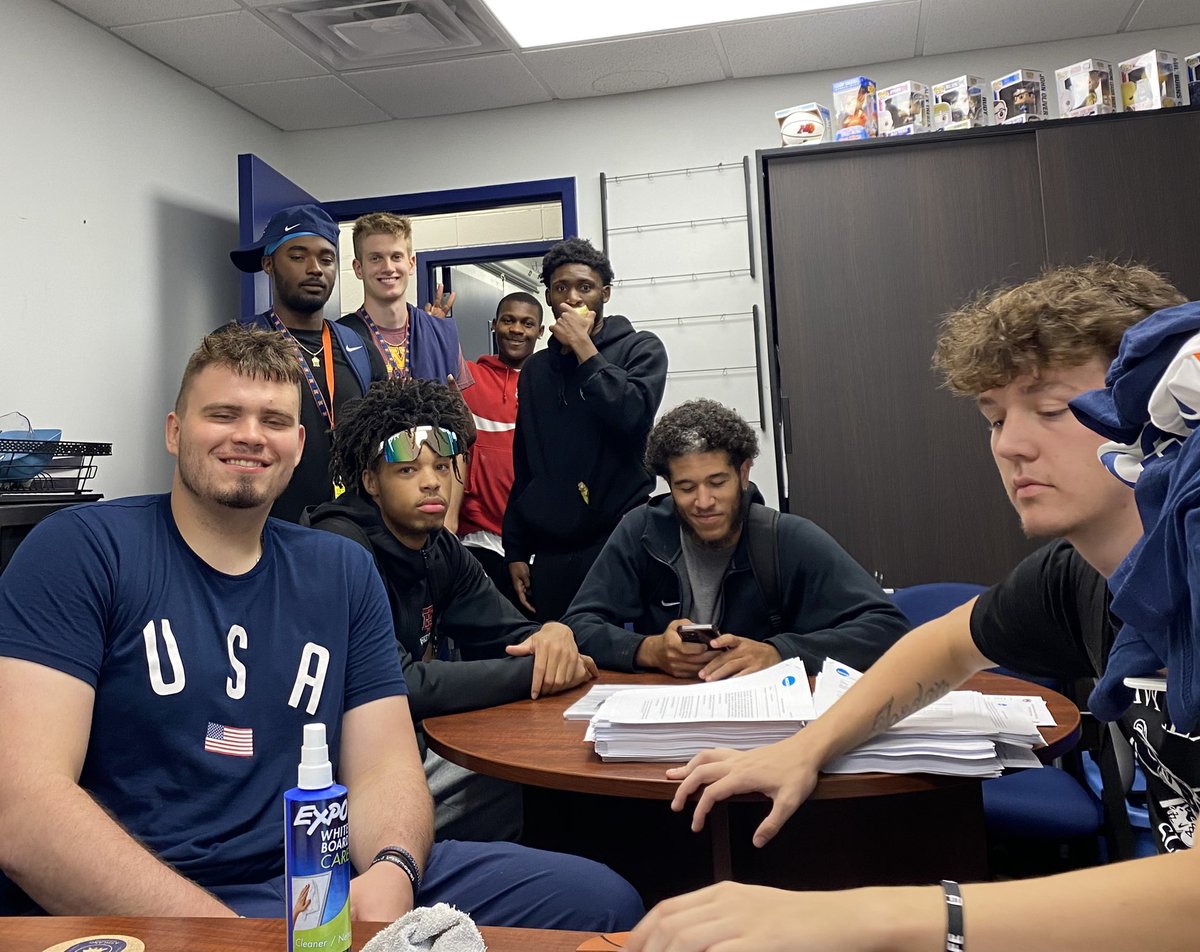 CoachSorenson's tweet photo. When some of the guys swing by the office to say hi before open gym… #32DaysToGo #AsOne #BeABull https://t.co/lRtk89A2AE
