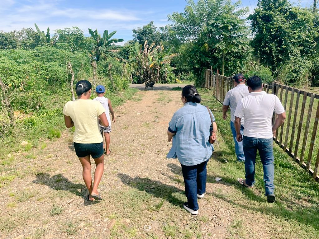 MaribelGordonC_'s tweet photo. #13DeSep 💫
Recorrimos la comunidad de Nuevo Chagres de la mano de dirigentes de @MoconaFB
Una comunidad organizada de familias luchadoras y comprometidas en construir poder popular para alcanzar la vida digna.
#LaOpociónCorrecta https://t.co/Zp7jYFaLvR