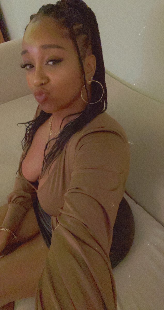 AYEAYEAYE_OMI's tweet photo. #COUPLEMOREHOURS #AHAHAHHBITCH #IMDRUNKAF https://t.co/GVzbIW8hHG