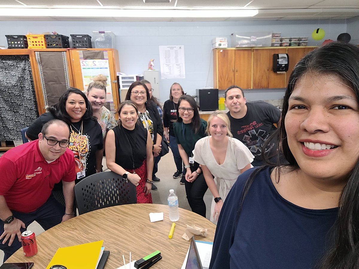 Putting in the work! Data review, essential actions, action steps and collaboration. Thank you @Soniaz76 for joining our team this evening. We appreciate all your support! @JoVasquez1884 @JimmyVillarrea @mschavezELA @MunizYazmiin @MrsYLuna