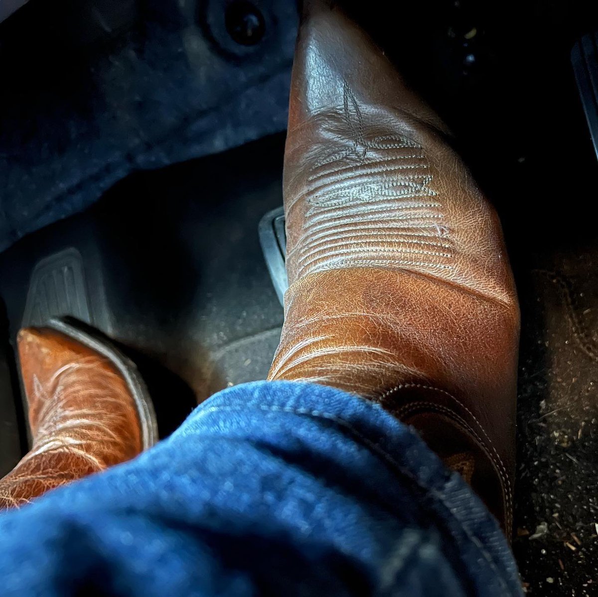 PedalFanYt's tweet photo. Tuesday isnโt even a midpoint. So hereโs something to help the week go by a little easier. ๐๐๐
#cowboyBoots #boots #bootdrive #bootsatwork https://t.co/uHrXqeuQ2W