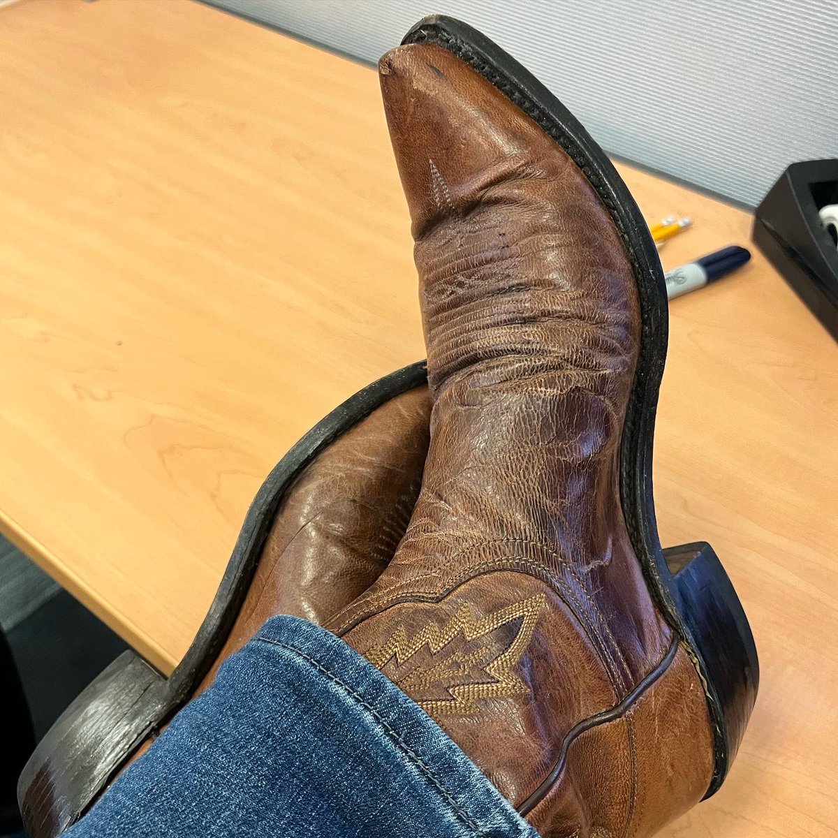 PedalFanYt's tweet photo. Tuesday isnโt even a midpoint. So hereโs something to help the week go by a little easier. ๐๐๐
#cowboyBoots #boots #bootdrive #bootsatwork https://t.co/uHrXqeuQ2W