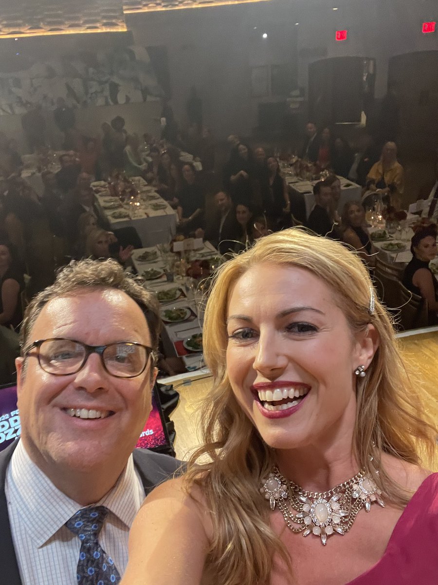 Recreated the classic Oscars moment tonight while hosting the 2022 Eddie &amp; Ozzie Awards #FolioAwards