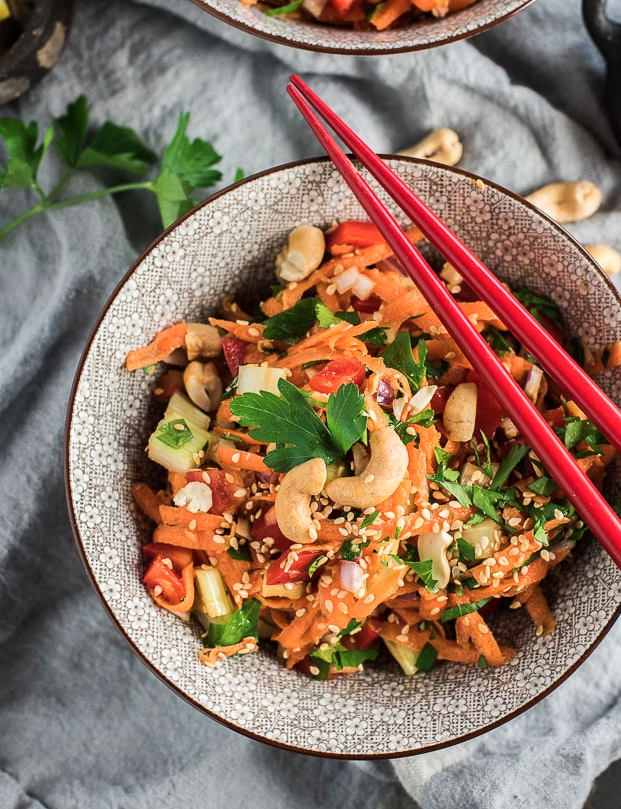 Too busy to even think about turning on the stove? This Asian salad recipe takes less than 15 minutes to make, no cooking required! goo.gl/YifAcB